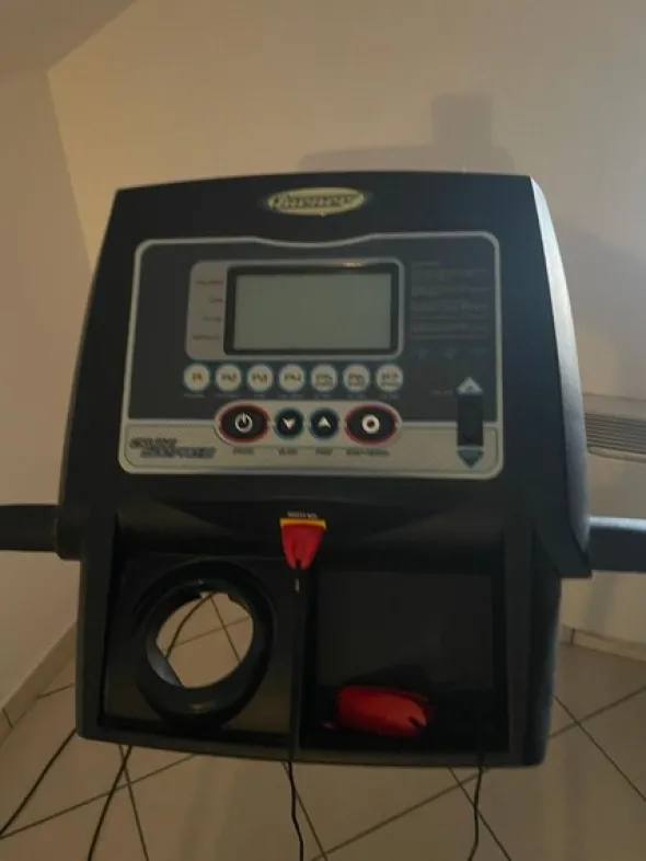 1#8132 Macchine da cucire e attrezzatura palestra