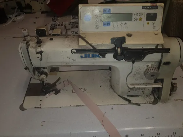Macchine da cucire Juki industriali ed attrezzatura