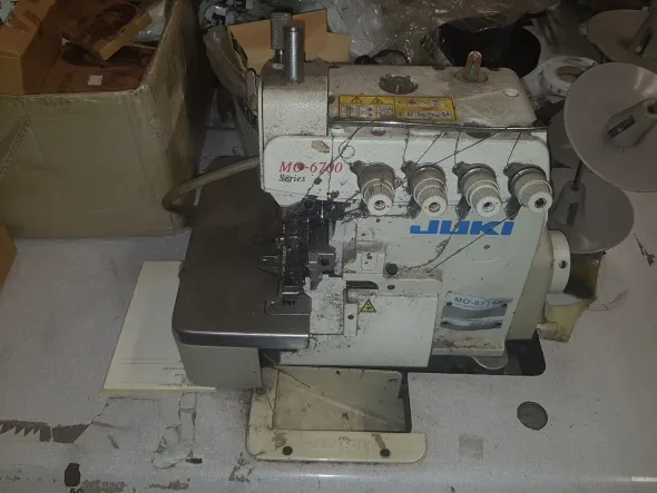 Macchine da cucire Juki industriali ed attrezzatura