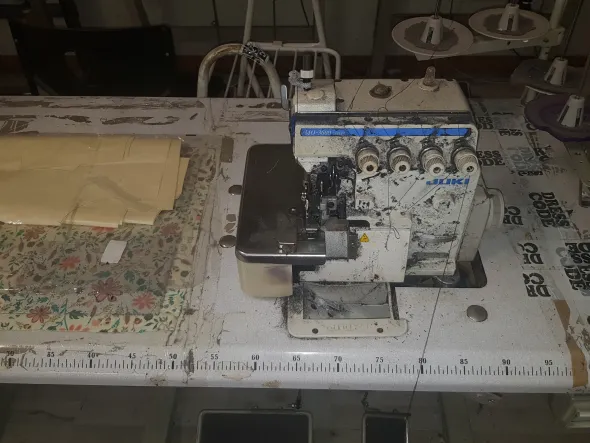 Macchine da cucire Juki industriali ed attrezzatura