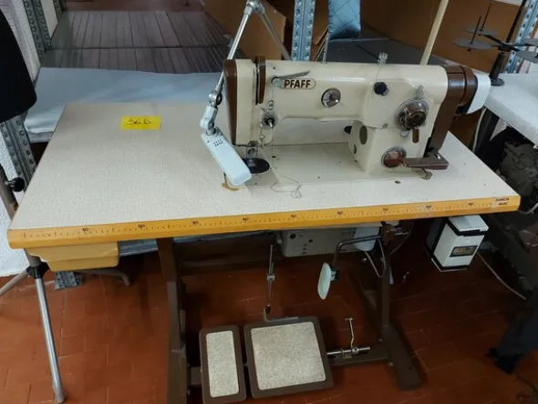 7#7447 Macchine da cucito Pfaff e attaccabottoni