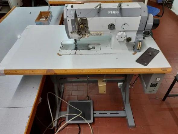 7#7447 Macchine da cucito Pfaff e attaccabottoni