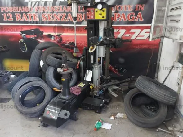 1#9643 Macchine e attrezzature per gommista e Rimanenze di magazzino pneumatici