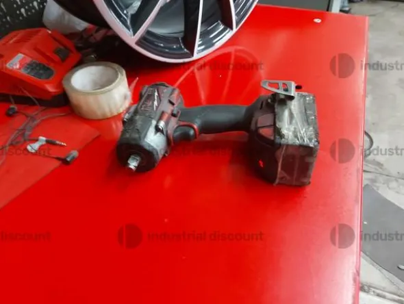 1#9643 Macchine e attrezzature per gommista e Rimanenze di magazzino pneumatici