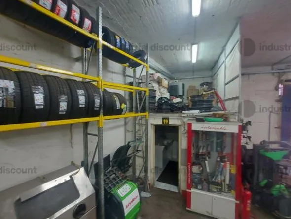 1#9643 Macchine e attrezzature per gommista e Rimanenze di magazzino pneumatici