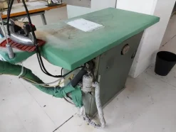 141#6059 Macchini lineari Juki DDL-9000DS e piano da stiro Ticiesse