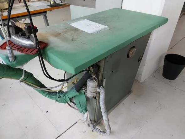 141#6059 Macchini lineari Juki DDL-9000DS e piano da stiro Ticiesse