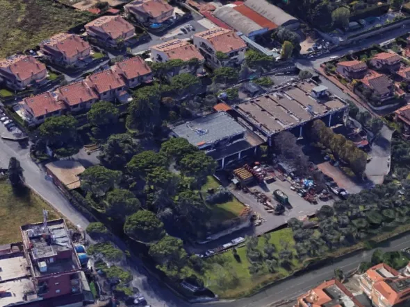 #14036 Magazzino con area di pertinenza