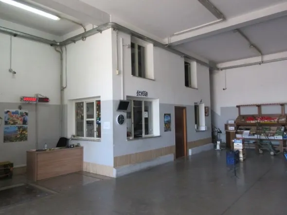 #11075 Magazzino con corte pertinenziale
