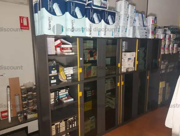 1#8868 Magazzino di articoli medico sanitari