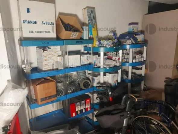 1#8868 Magazzino di articoli medico sanitari
