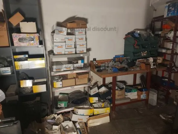 1#8868 Magazzino di articoli medico sanitari
