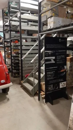 1#5204 Magazzino di parti di ricambio per autovetture