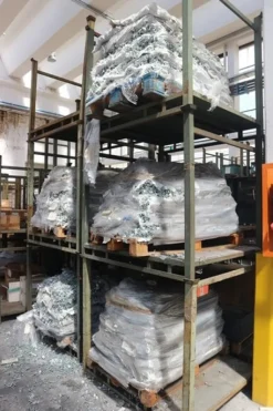 77#7169 Magazzino di ricambi e prodotti finiti