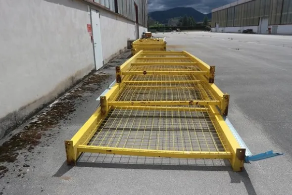 77#7169 Magazzino di ricambi e prodotti finiti