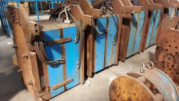 48#7179 Magazzino di stampi e scaffalature