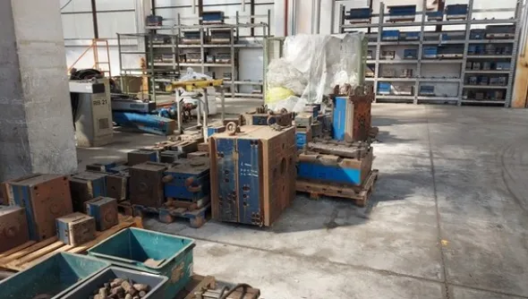 48#7179 Magazzino di stampi e scaffalature