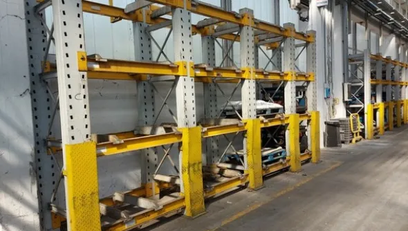 48#7179 Magazzino di stampi e scaffalature