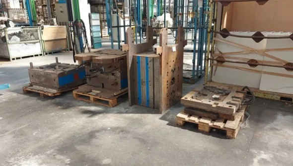 48#7179 Magazzino di stampi e scaffalature