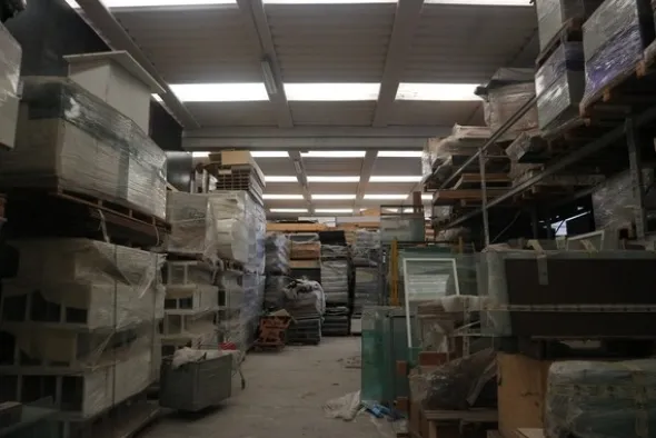 25#5360 Magazzino legname e materiale elettrico