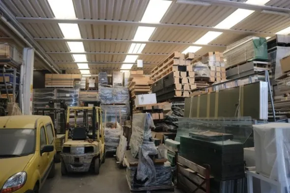 25#5360 Magazzino legname e materiale elettrico