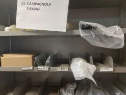 231#8002 Magazzino parti di ricambio assortiti