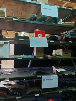 231#8002 Magazzino parti di ricambio assortiti