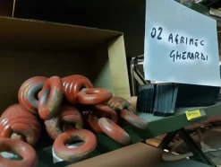 231#8002 Magazzino parti di ricambio assortiti