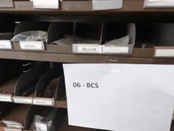 231#8002 Magazzino parti di ricambio assortiti