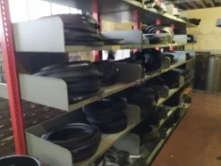 4#5357 Magazzino ricambi automobili