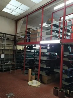 4#5357 Magazzino ricambi automobili
