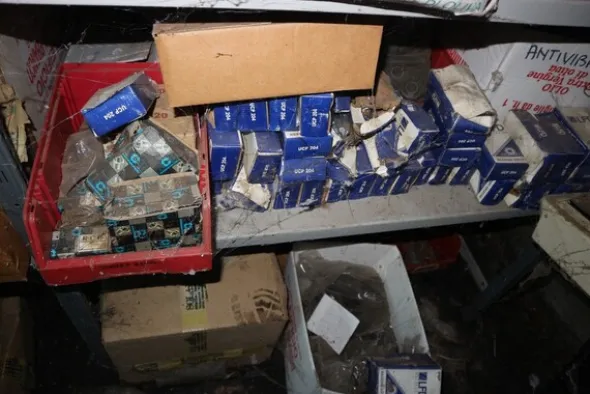 6#5843 Magazzino ricambi e macchinari per impianti di frantoio