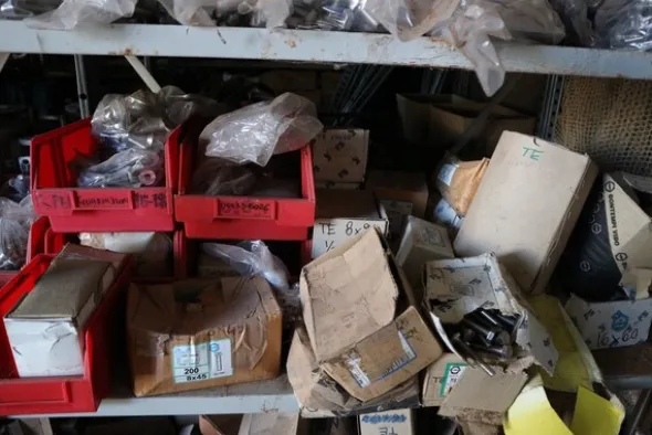 6#5843 Magazzino ricambi e macchinari per impianti di frantoio