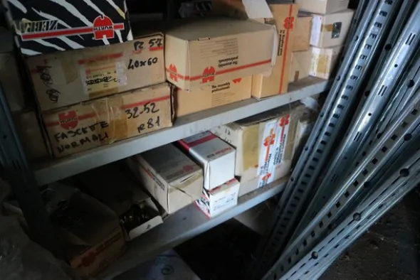 6#5843 Magazzino ricambi e macchinari per impianti di frantoio