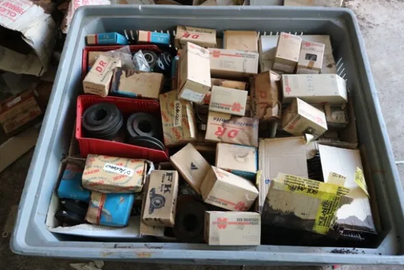 6#5843 Magazzino ricambi e macchinari per impianti di frantoio