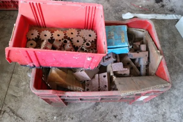6#5843 Magazzino ricambi e macchinari per impianti di frantoio