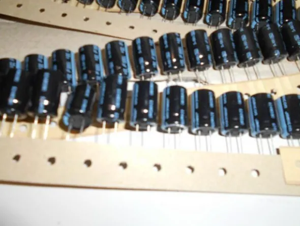 31#7585 Materiale e componentistica elettronica