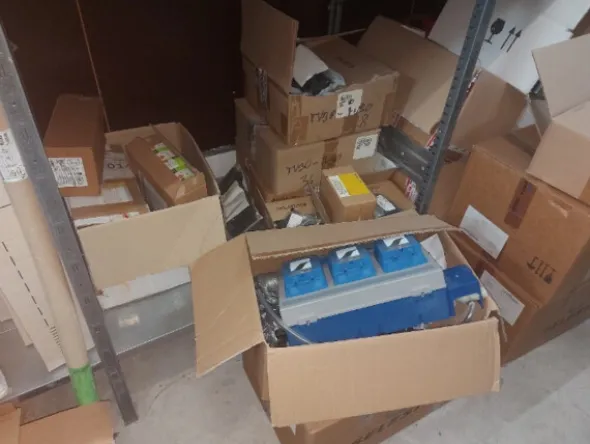 2#8383 Materiale elettrico