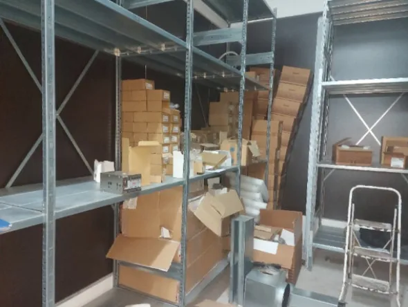 2#8383 Materiale elettrico