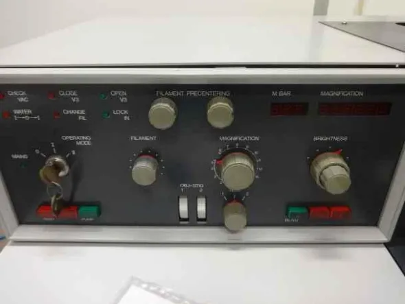 Microscopio elettronico Zeiss em-109
