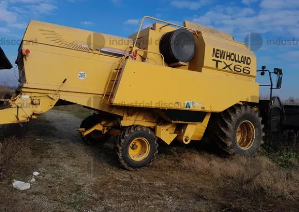 1#10155 Mietitrebbia New Holland TX66 e Barra da mais Capello Quasar