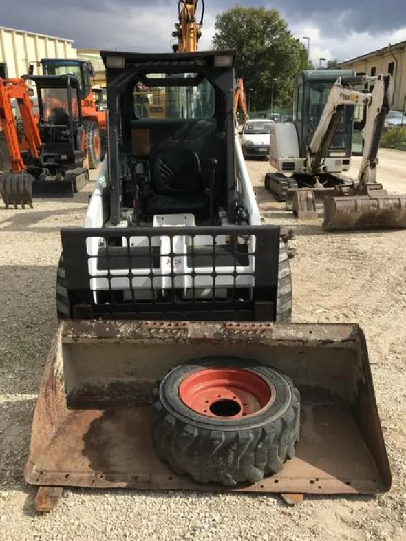 9#3637 Mini pala gommata Bobcat 753