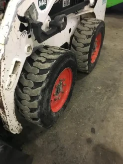 14#3637 Mini pala gommata Bobcat S185