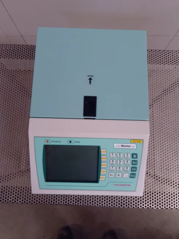 MISURATORE ATTIVITÀ DELL’ACQUA NOVASINA (LAB-MIS-6)