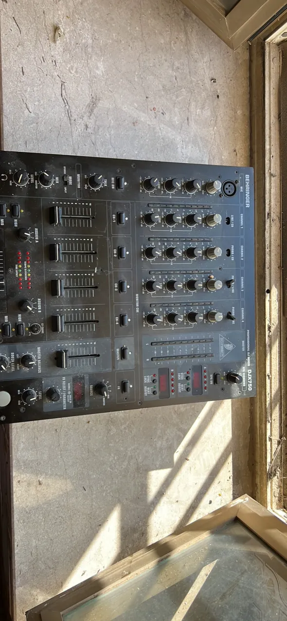 Mixer DJ professionale Behringer DJX750