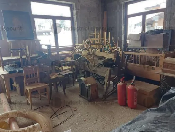 17#8771 Mobili finiti, materia prima e semilavorati, ferramenta e bulloneria