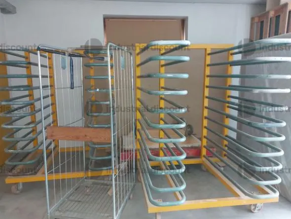17#8771 Mobili finiti, materia prima e semilavorati, ferramenta e bulloneria