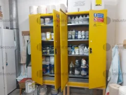 17#8771 Mobili finiti, materia prima e semilavorati, ferramenta e bulloneria