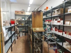 17#8771 Mobili finiti, materia prima e semilavorati, ferramenta e bulloneria