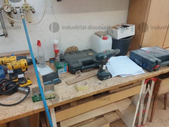 17#8771 Mobili finiti, materia prima e semilavorati, ferramenta e bulloneria